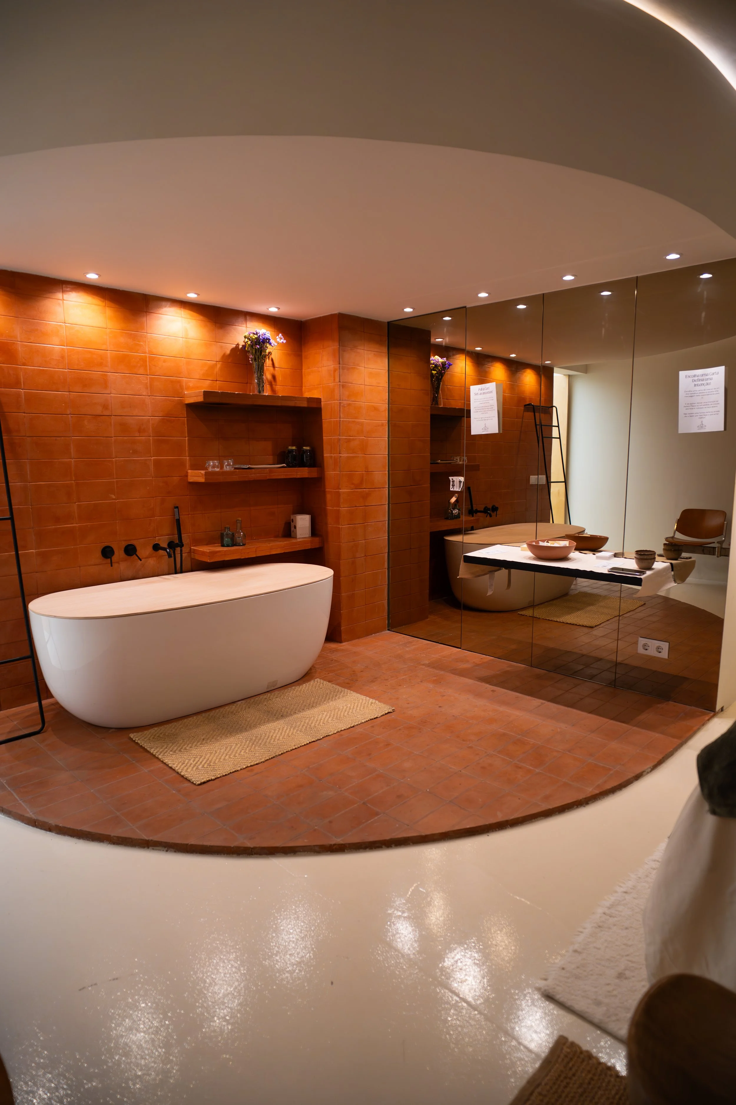 Image of a bathtub in a massage treatment room at Asha's Place Lisbon.
