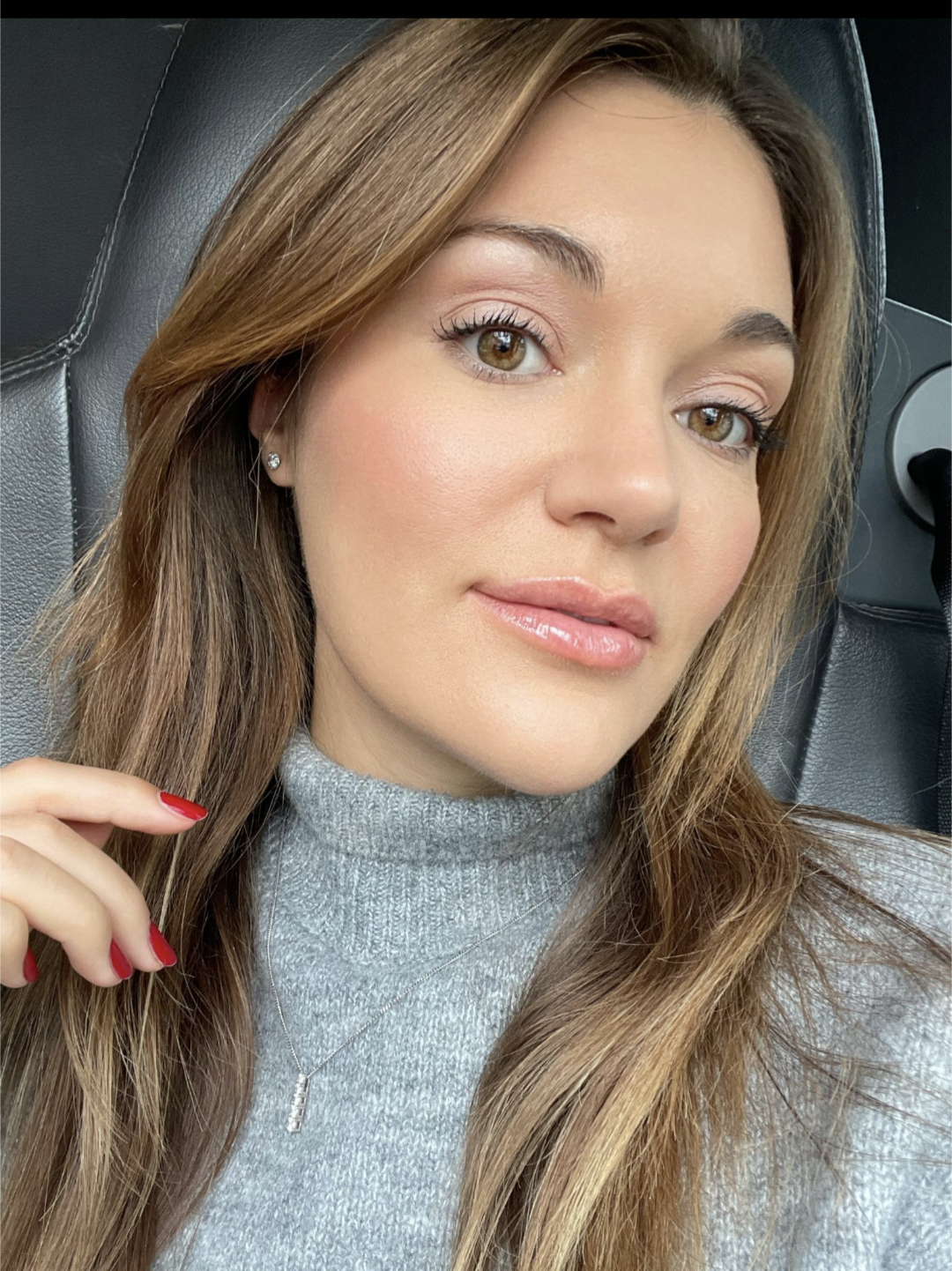 Soft glam look for an event. |Glossy lips, soft blush, flawless skin