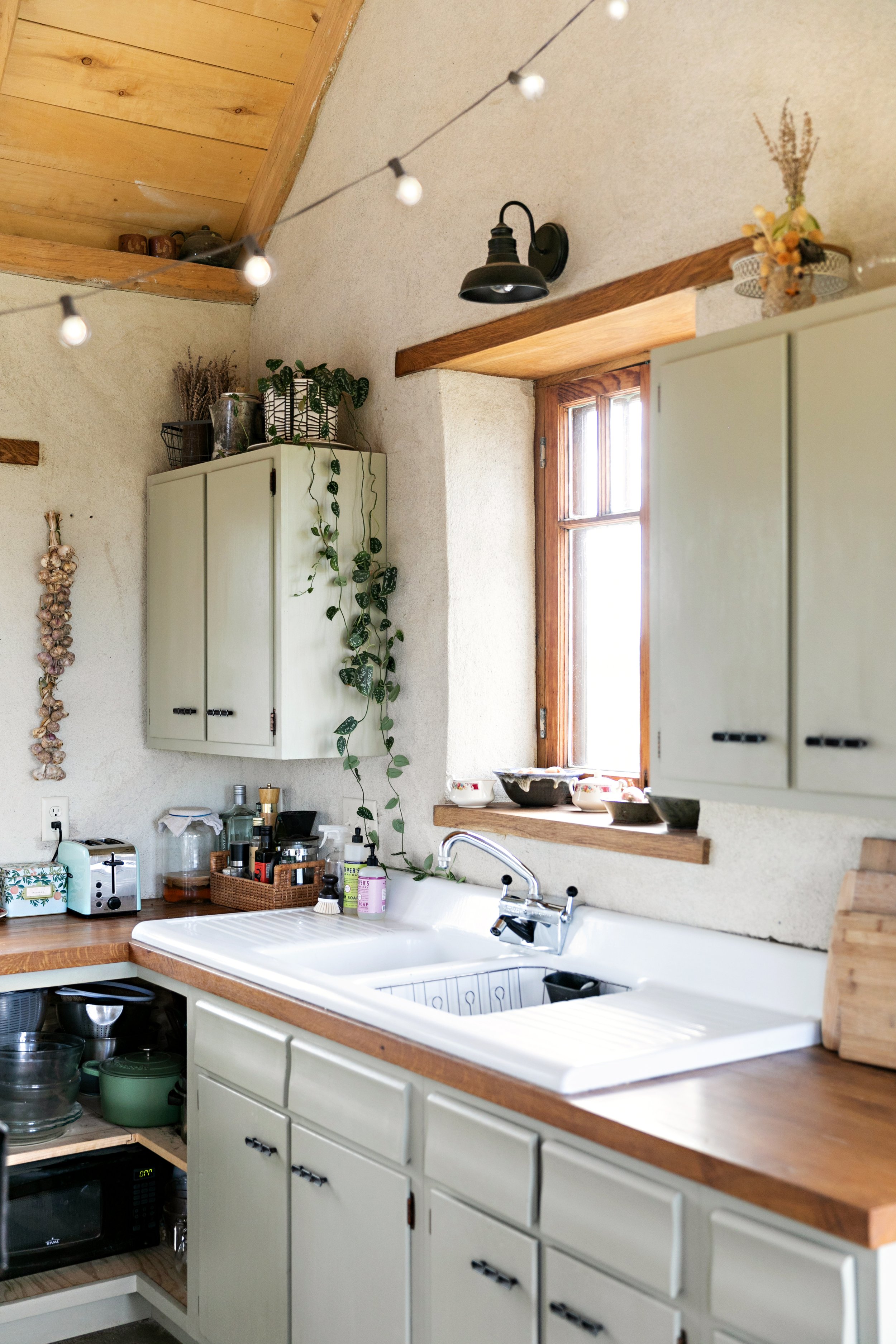 Nontoxic, clean, natural building materials. Gorgeous natural plastered kitchen.