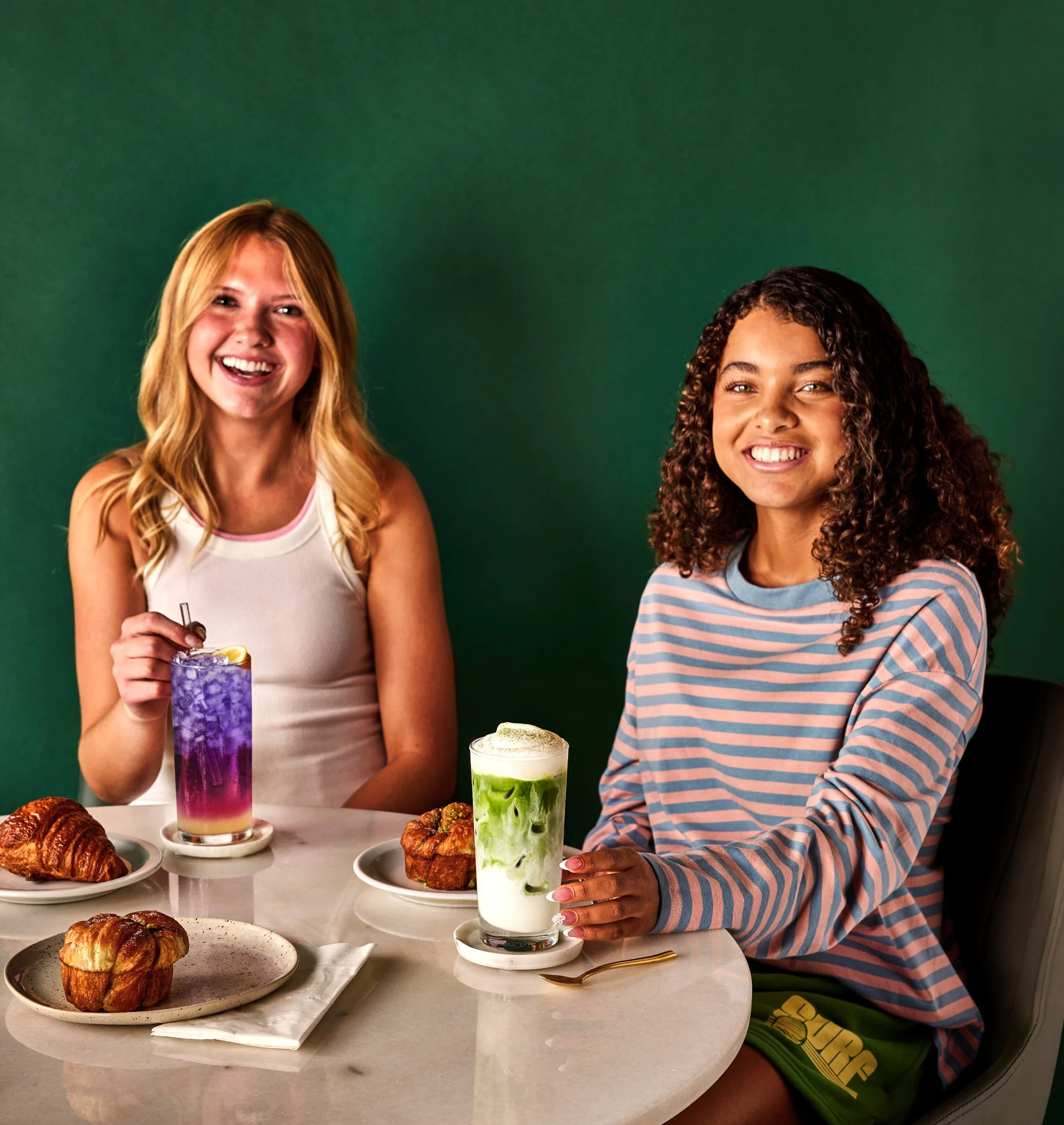 Teens at a cafe photographed by Neetu Laddha - lifestyle photographer in San Francisco.