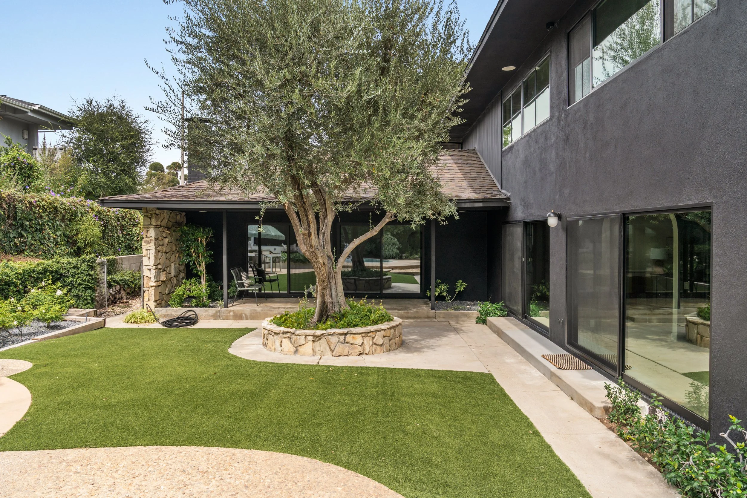 An image of The Encino Hills House.