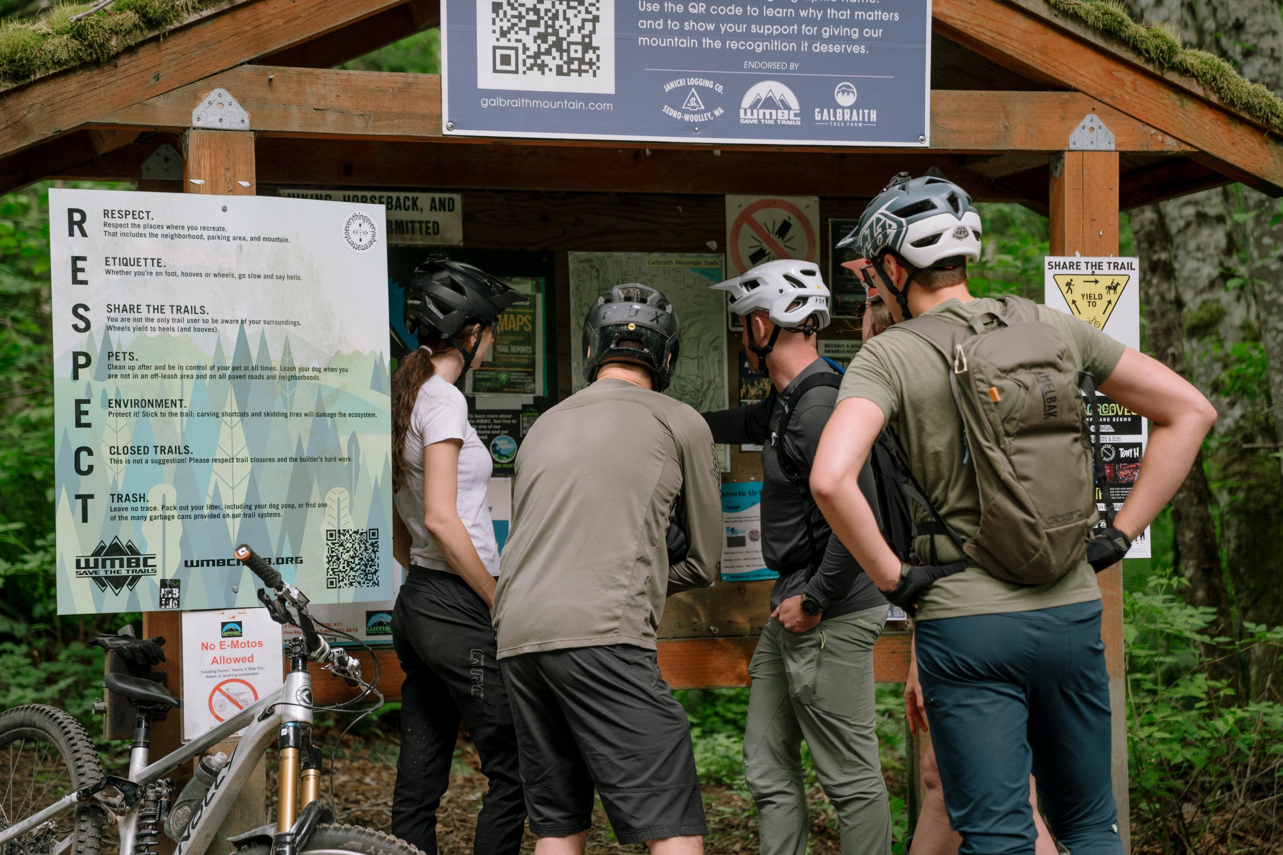 riders looking at the trail map