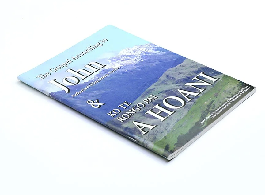 Evangelho de João Bilíngue em Inglês/Maori - cód. 7401