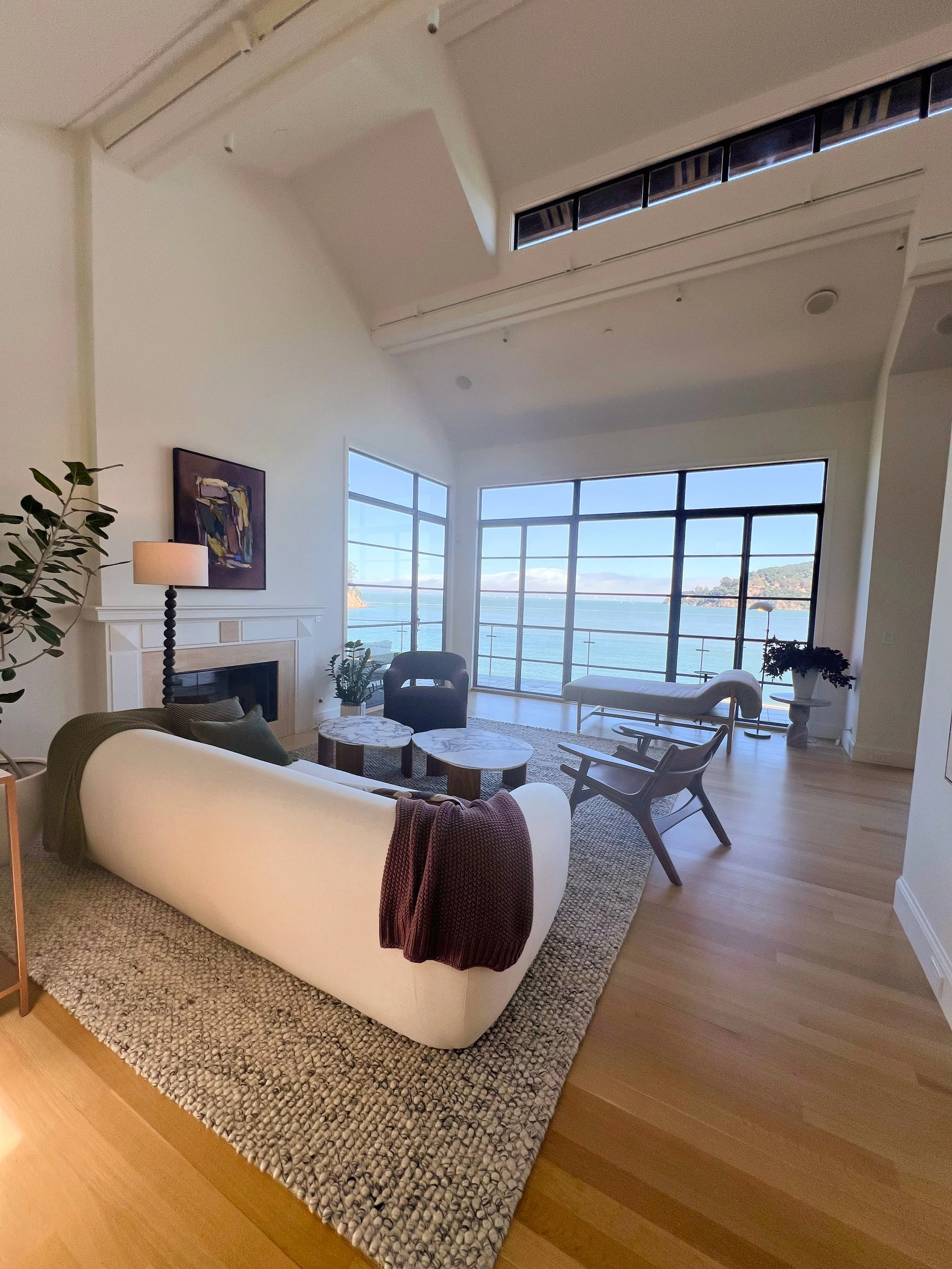 Waterfront Residence explores how thoughtful interiors can elevate extraordinary architecture without overwhelming it. The design embraces quiet luxury through sculptural furniture, natural materials, and a restrained palette that allows the surround