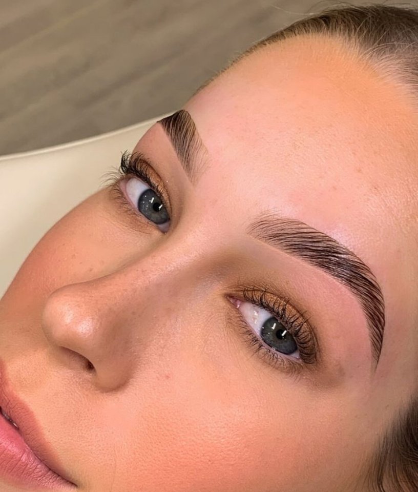 OH BROW Studio Signature Brows (Brow Lifting) inklusive färben & formen der Augenbrauen