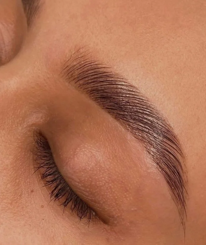 OH BROW Studio Signature Brows (Brow Lifting) inklusive färben & formen der Augenbrauen