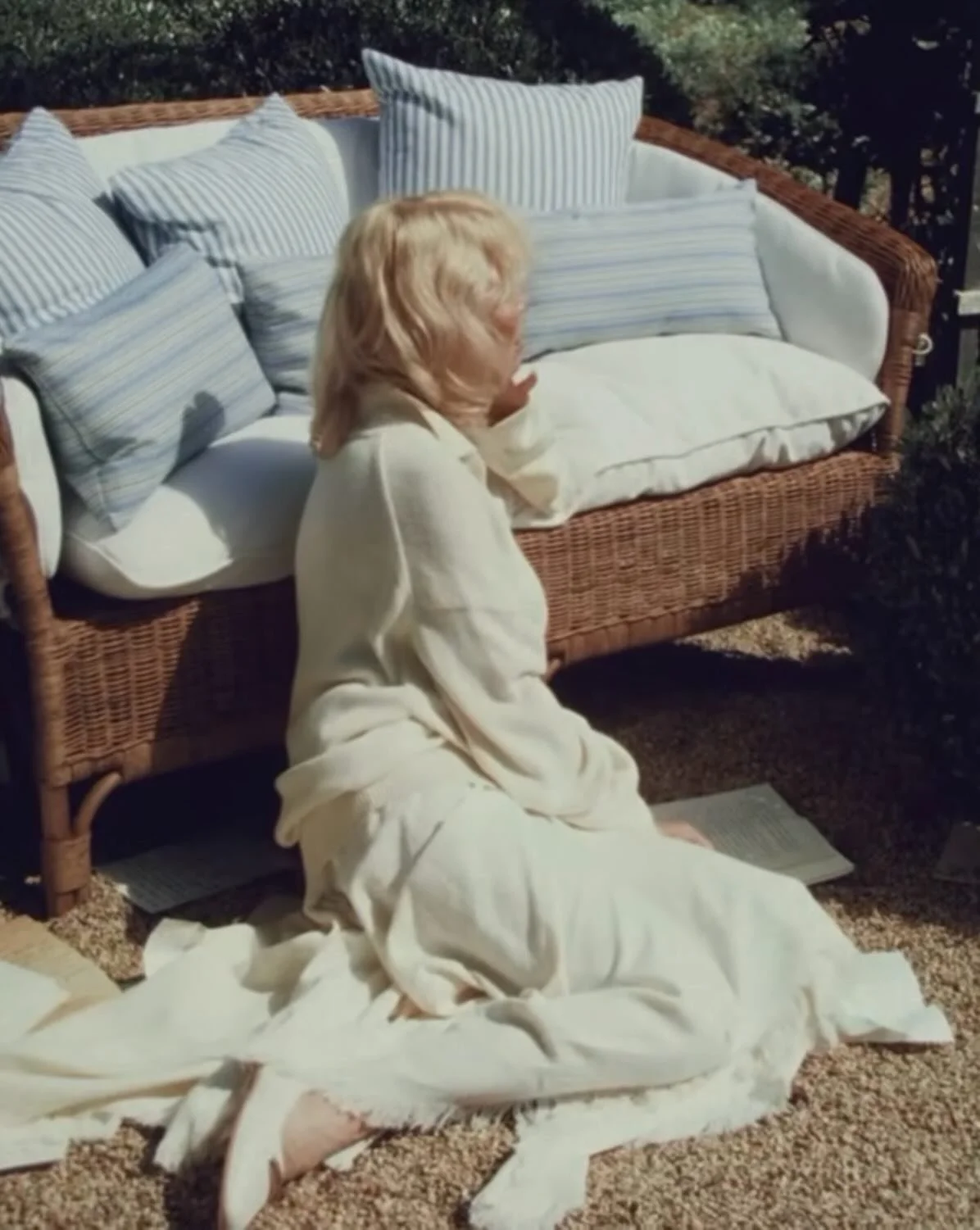 pamela anderson wore @kallmeyerofficial in her new outdoor furniture campaign and we cannot get enough of it!

in store- chessy polo and felicity cascade skirt in ivory

🤎

penelope mae.