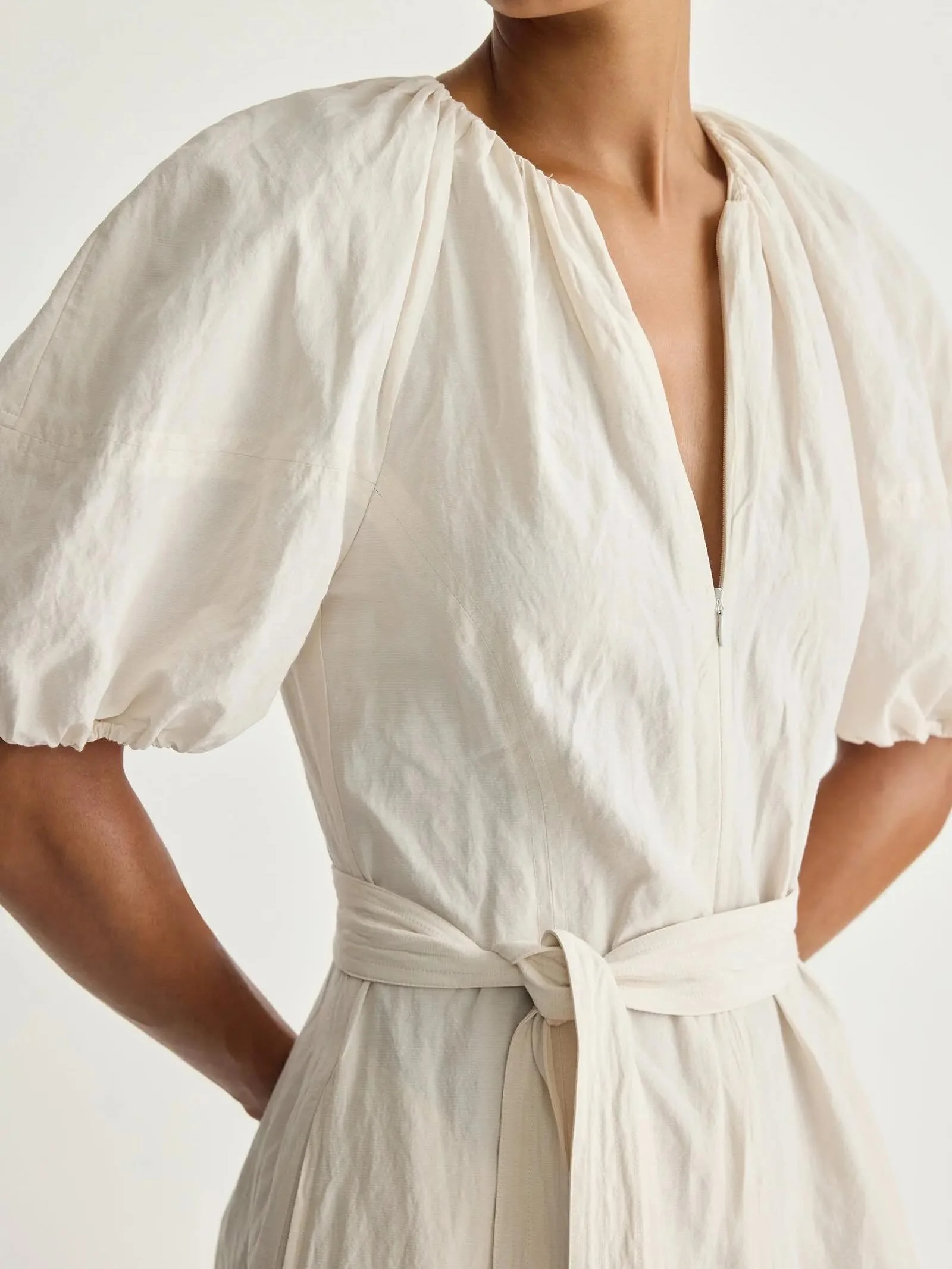 now that the sun is shining and the temperature is warming up, we are easing into summer at penelope mae with new arrivals from @apieceapart 

they pieces are easy, elevated, and timeless.

🤎