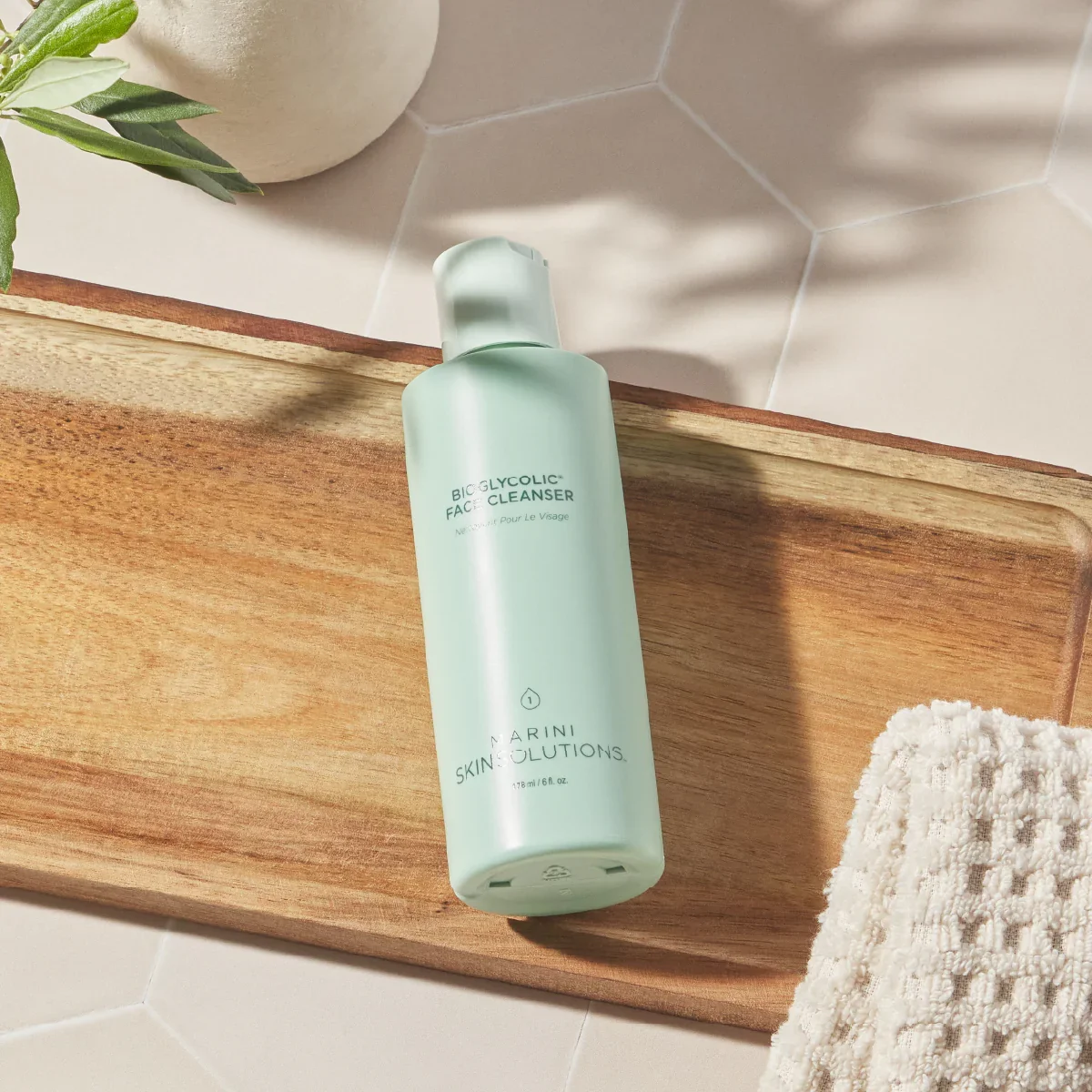 Biogylcolic_Face_Cleanser_Lifestyle.webp
