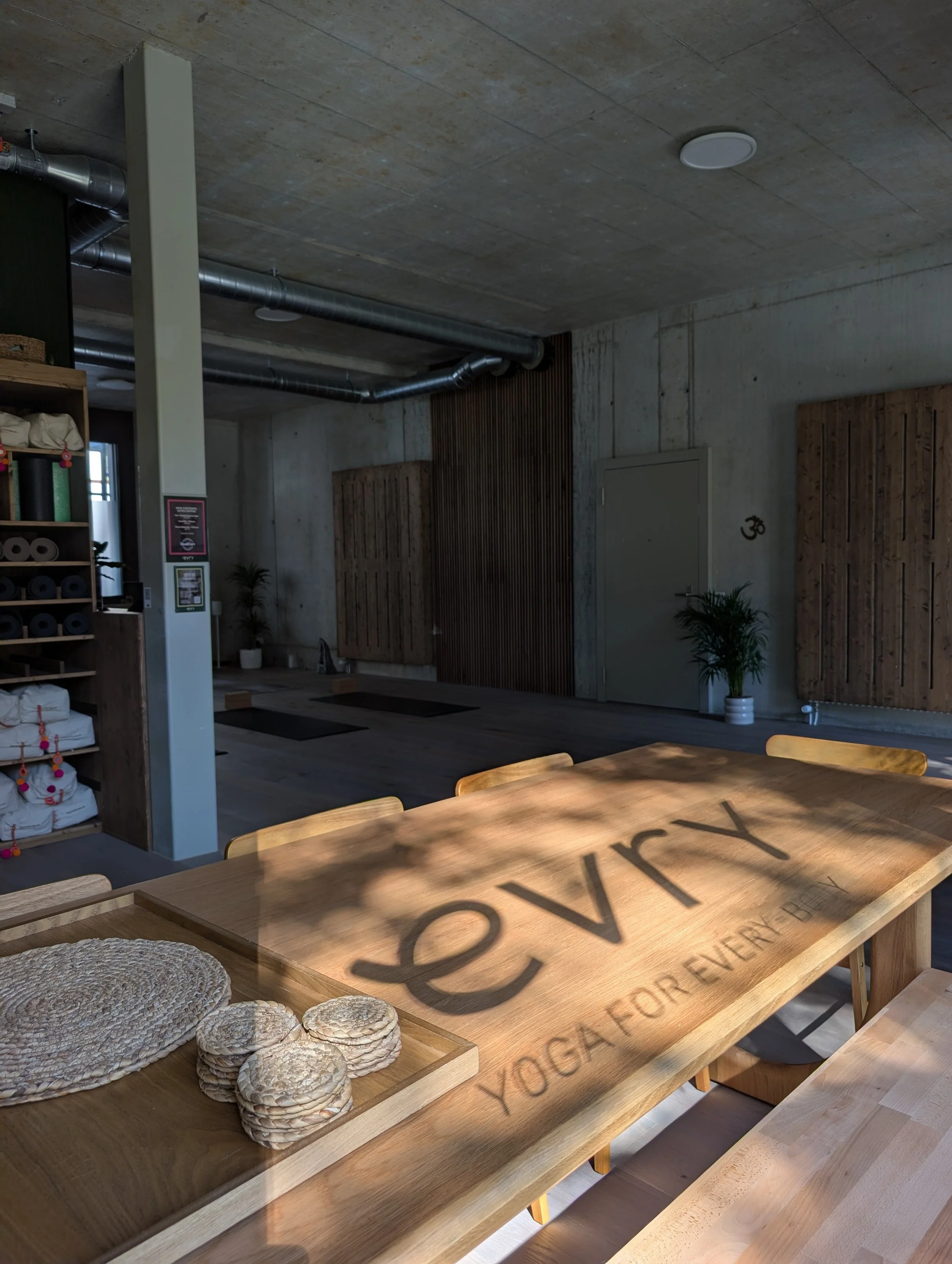 Step into evry and leave the noise at the door. With no pressure and no expectations, this is simply a space to land, feel at home, and practice at your own pace.