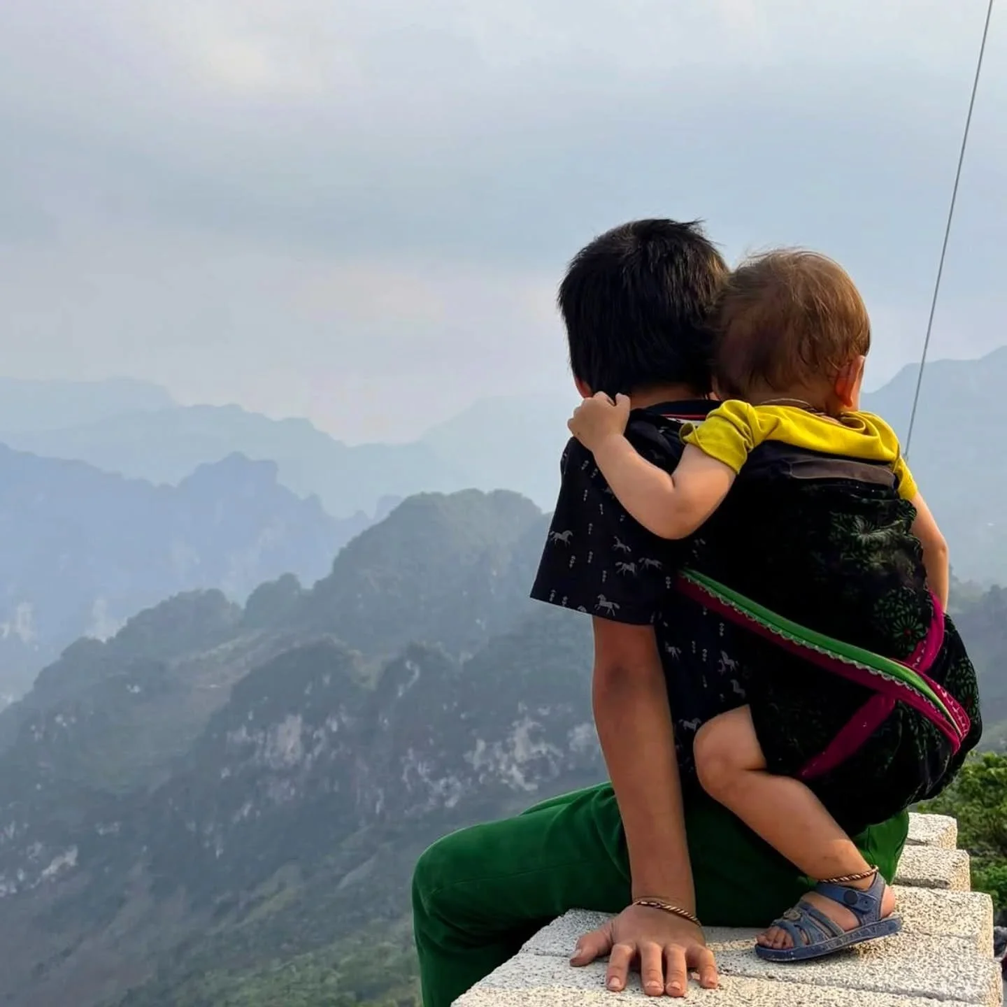 Une id&eacute;e.
Quelques &eacute;changes.
Un voyage sur mesure.
Et la r&eacute;alit&eacute; 🇻🇳

Mathilde termine son voyage solo de 15 jours dans le Nord du Vietnam, mon pays d'origine. 
Des moments simples, des paysages incroyables, et surtout&he