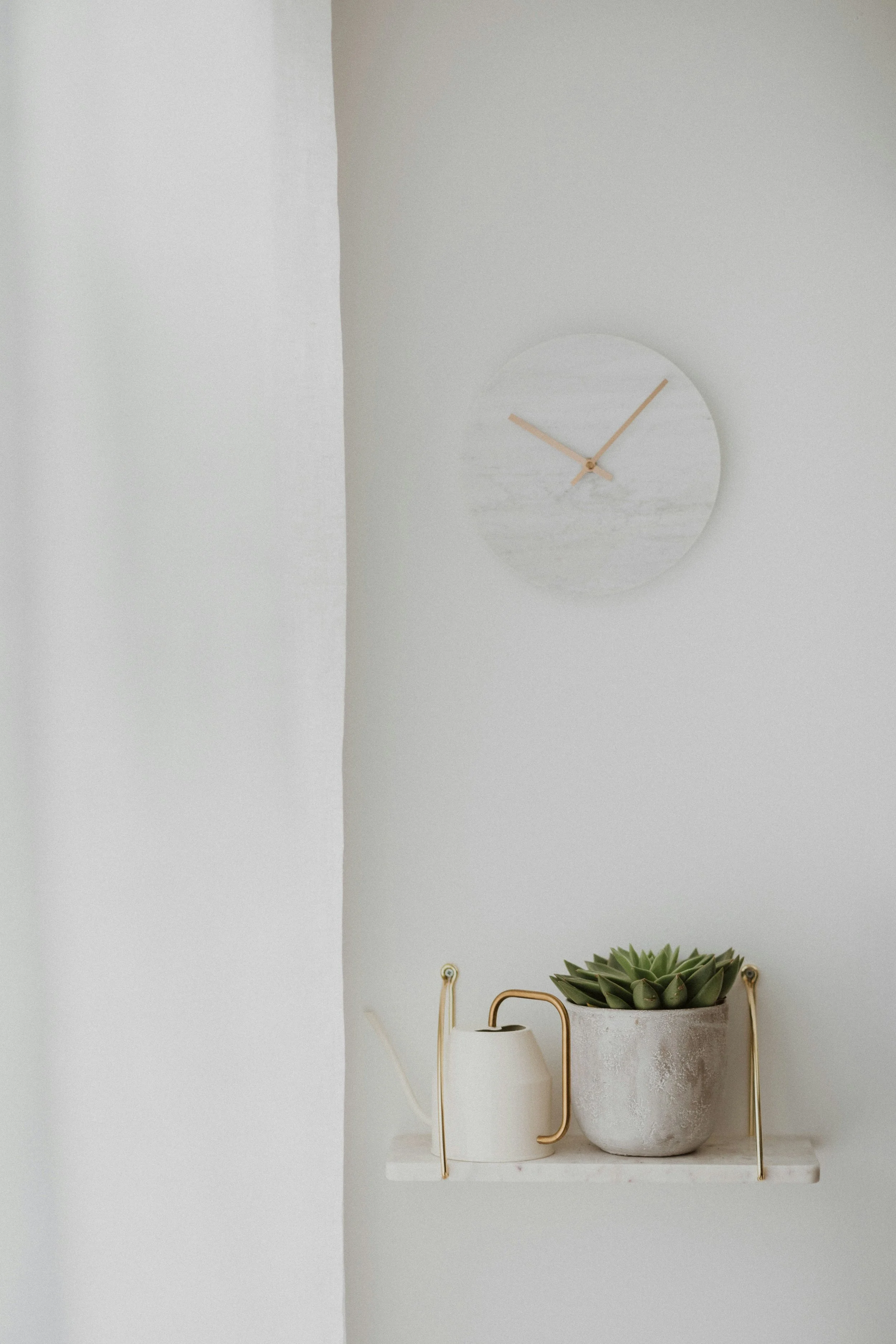 Minimalist therapy room for children and adults seeking mental health support