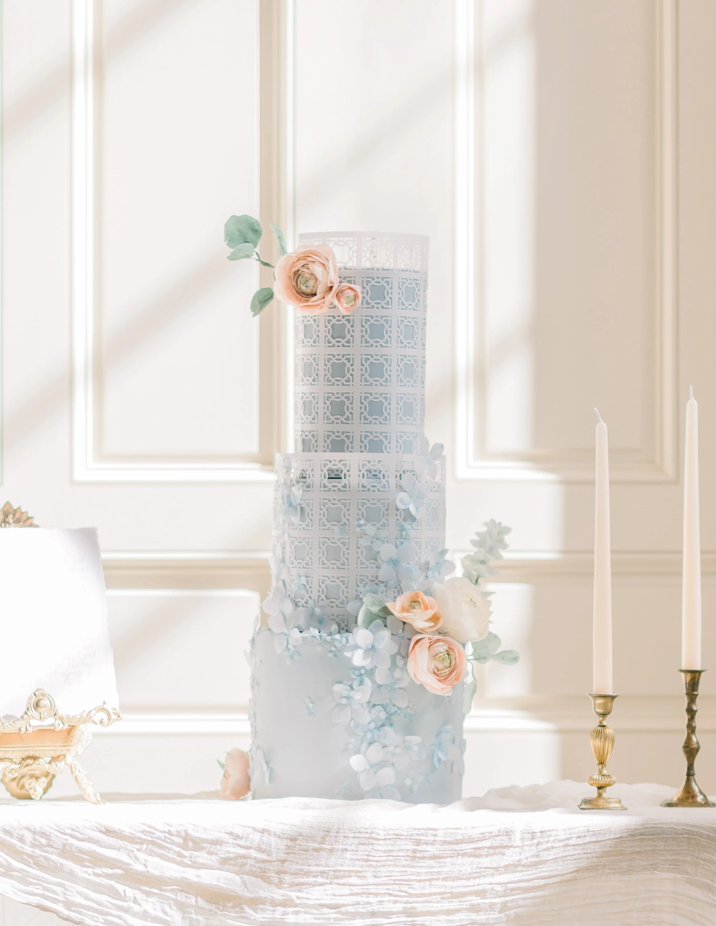 blue wedding cake.jpg