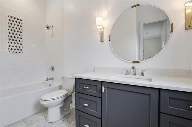 upstairs bathroom.jpg