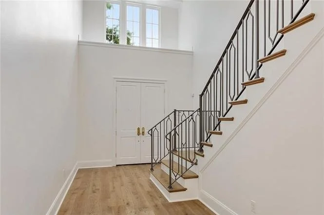 foyer.jpg
