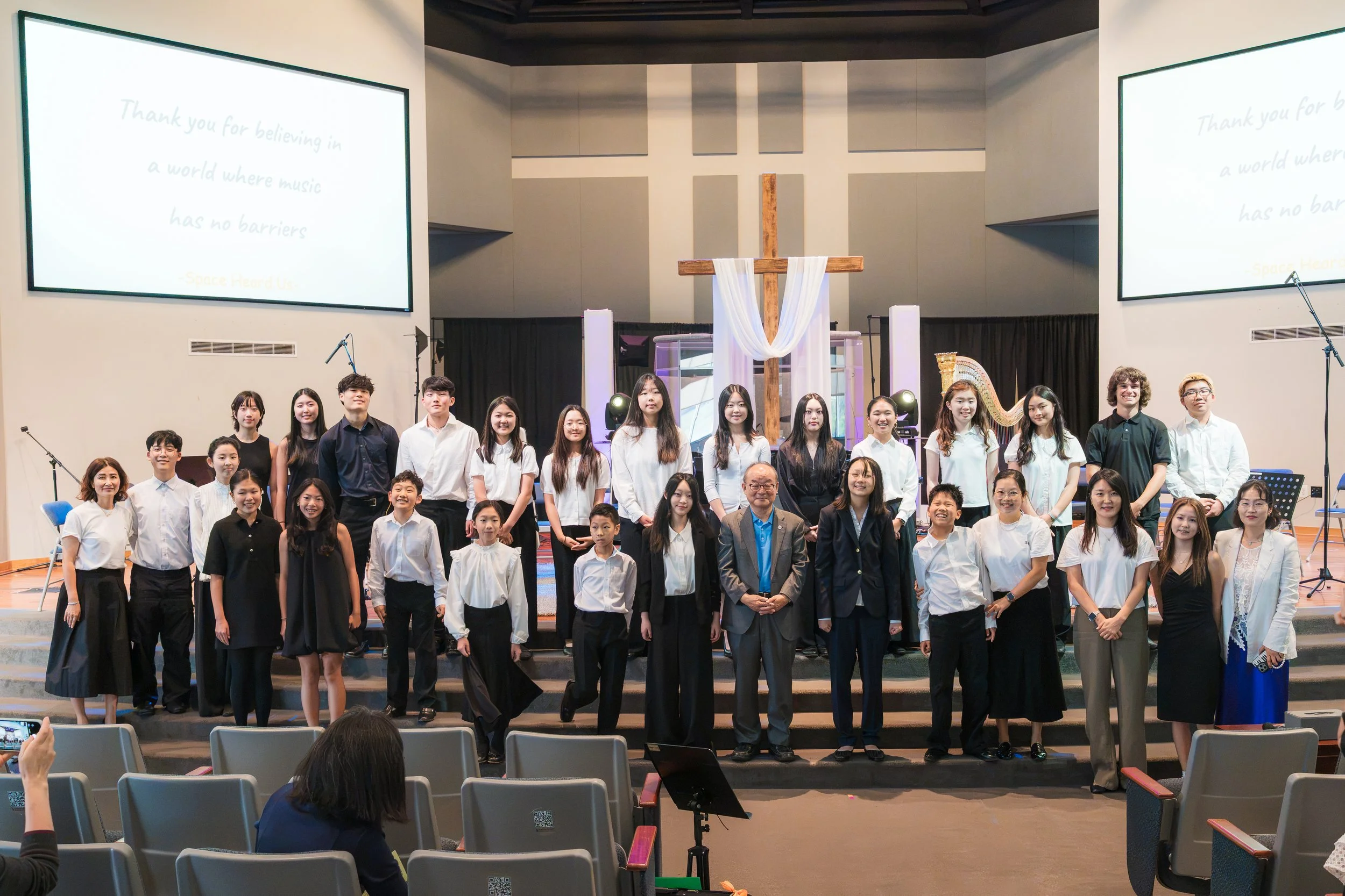 2026 콘서트 단체 사진.jpg