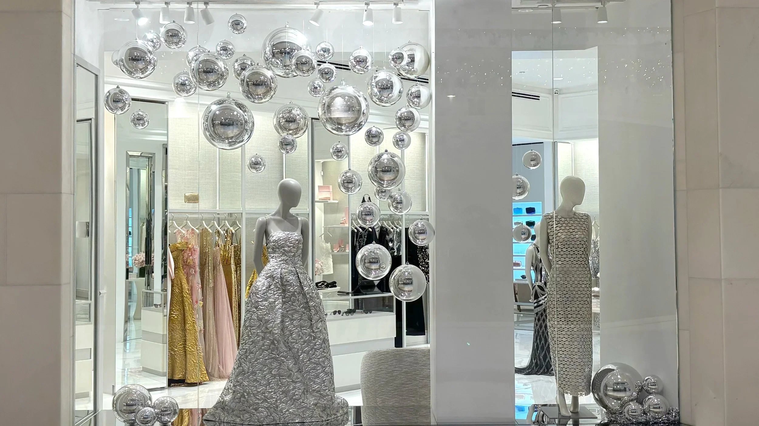 Monique_Lhuillier_SCP_Holiday_Windows_2025-07.jpg.webp