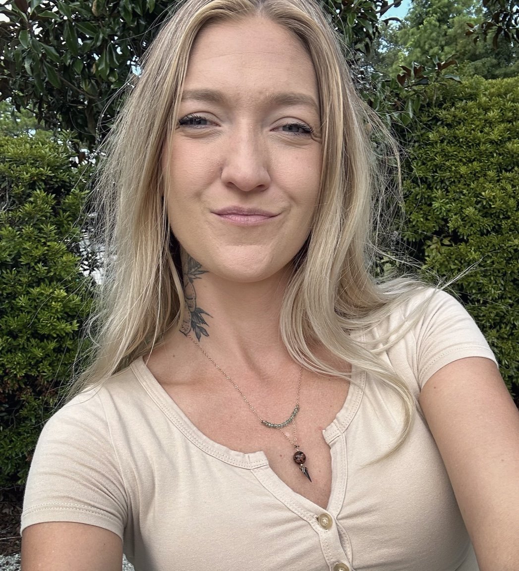 Acupuncturist headshot for acupuncture clinic in Charleston