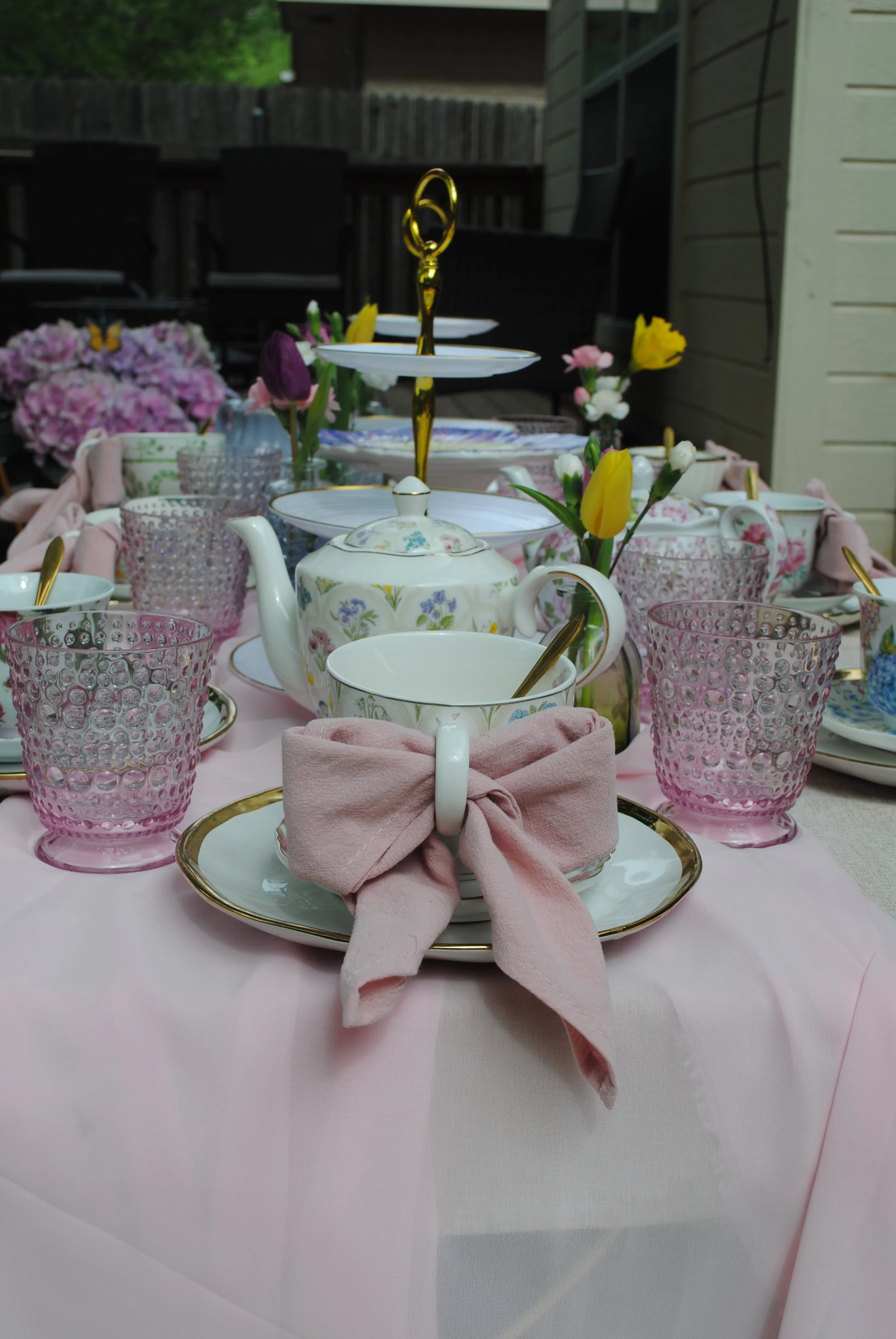 end table-- tea cup with bow.JPG
