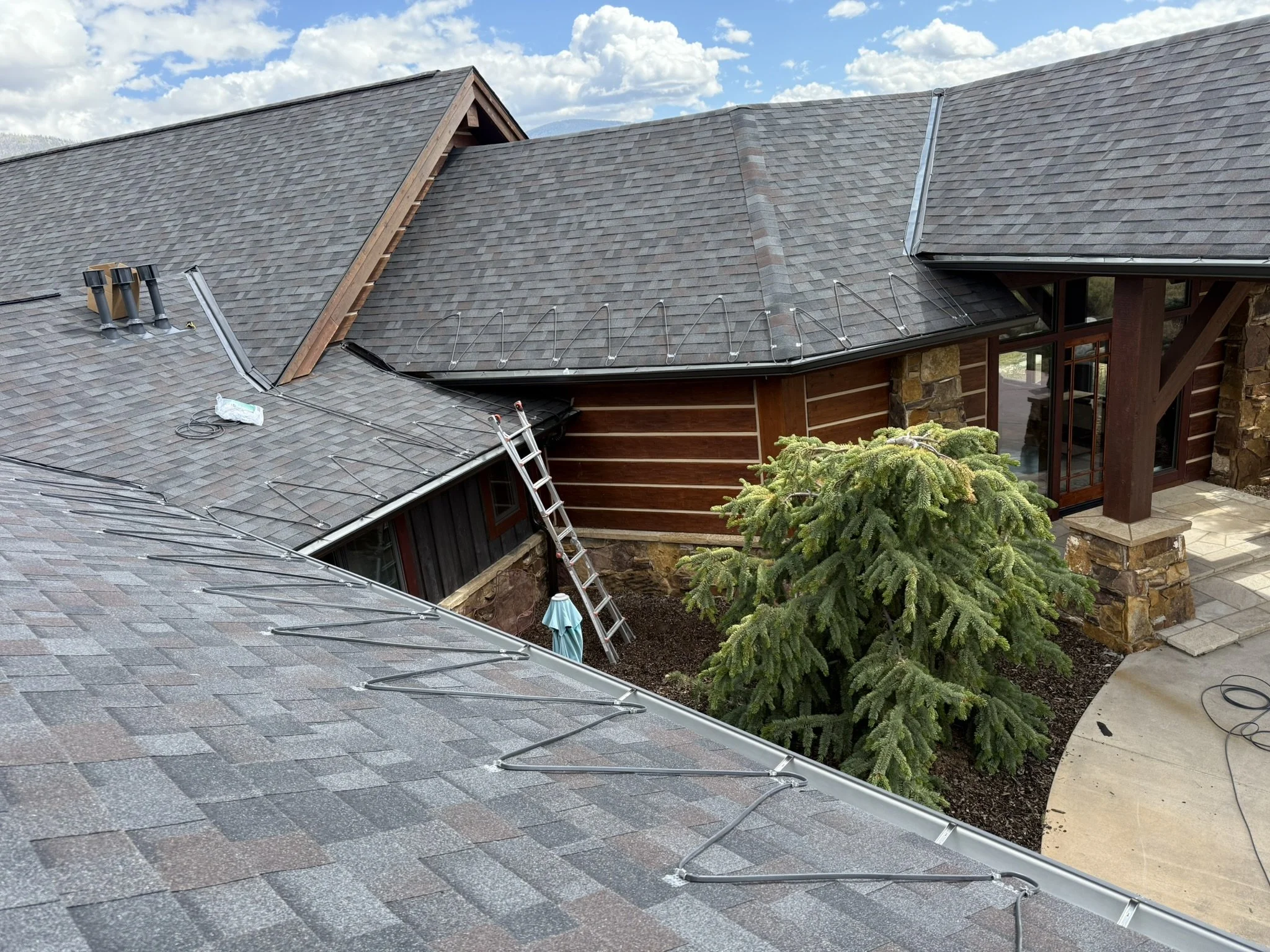 Heat trace cable installed in a zig-zag pattern along the roof edges and valleys of a log-sided Colorado mountain home