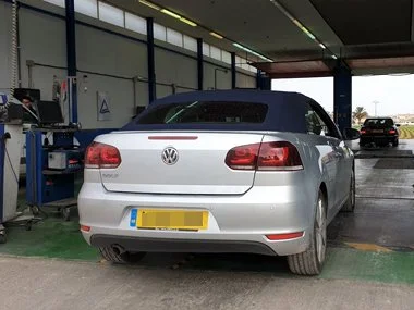 Volkswagen Golf Cabriolet has front axle weighed at the start of it's ITV import test in Murcia. Weighing individual axles on passenger vehicles is one of a number of new requirements recently introduced for vehicles that are being imported into Spai
