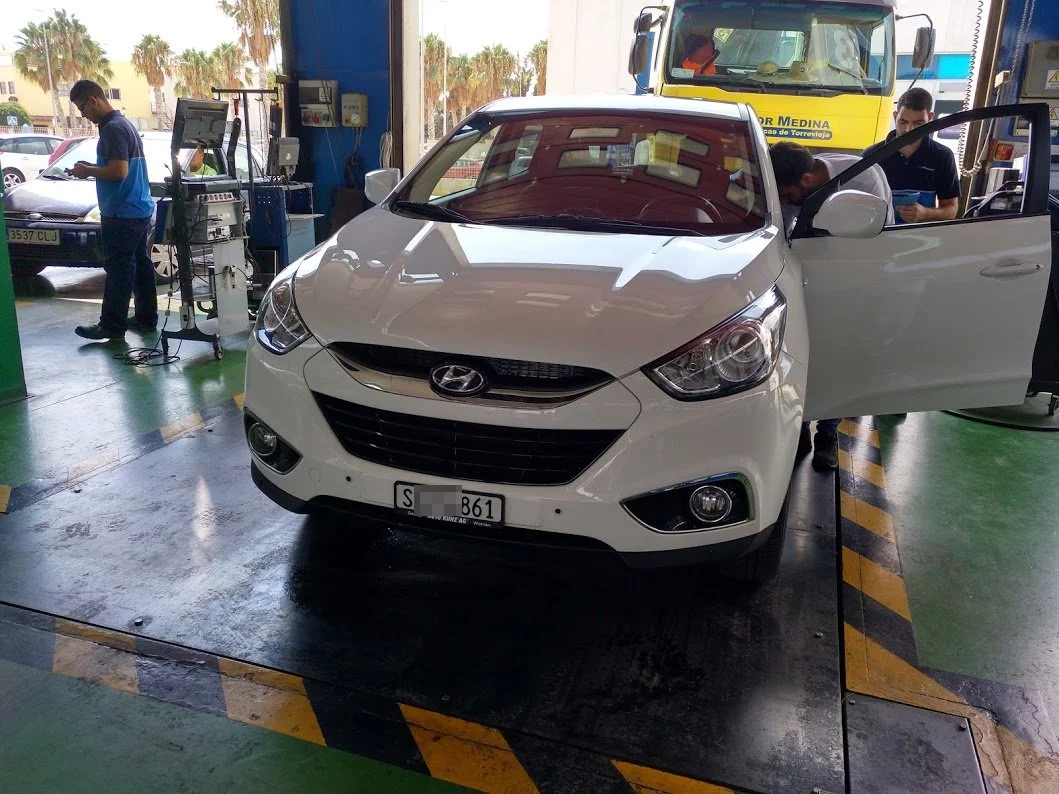 Hyundai iX35 currently registered on Swiss plates begins it's import test. The engineers use this vehicle to test out the new diagnostic equipment that will be used on all Euro 5 and Euro 6 vehicles from the following Monday as per new regulations th