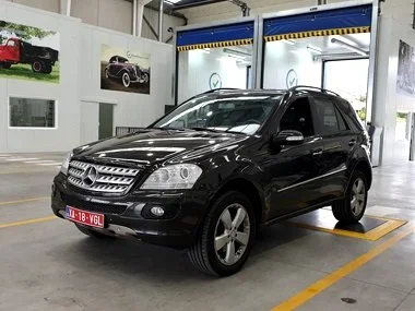 Mercedes ML320 has rear axle weighed during ITV import test. The owner of this vehicle flew to Belgian, purchased the vehicle and drove to Spain over the course of the weekend and attended the pre-booked ITV import test on the following Monday mornin