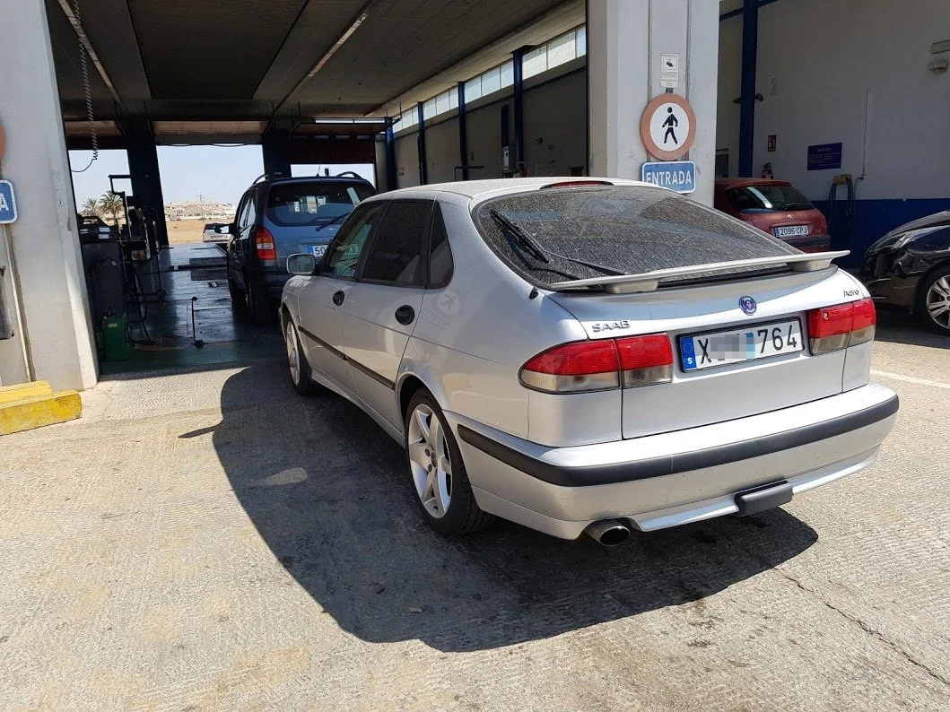 Saab 9-3 on Swedish plates waits in line for import test in Murcia. We fixed a broken exhaust, removed the tow bar and had the window laminates certified on this vehicle prior to testing to ensure that the vehicle complied with all import requirement