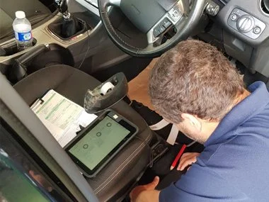 ITV engineer makes etching of stamped chassis number, located under the driver's side carpet, during import test on Ford Mondeo - July 2018