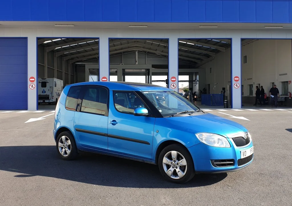 Skoda Roomster passes ITV import test in Murcia and will soon be registered on to Spanish plates. This customer from Alicante region had the car shipped to us direct from the UK and will fly in to Spain in a week's time to collect his vehicle on Span