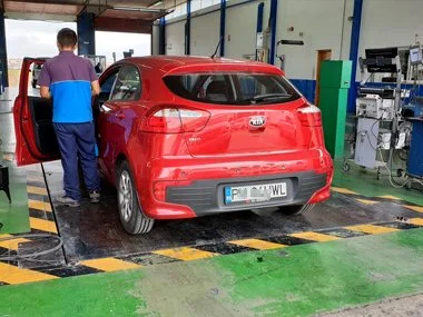 Kia Rio on Romanian plates starts it's import test on the weighscale. Our customers drove up to us the day before from Mijas, Malaga and arrived at our workshop the next day at 9am for a free pre-import test inspection prior to test. The vehicle didn
