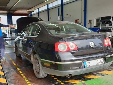 VW Passat from Valencia region is weighed as it starts it's import test ahead of becoming a Spanish registered vehicle. We adjusted headlamps and replaced both rear light units on this vehicle on the same morning as the test. We sourced the rear lens