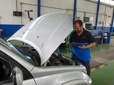 Toyota Rav4 on UK plates from Valencia City is inspected by ITV technician at our test centre in Murcia. We changed headlights, re-wired the rear fog light using one of the existing light units and fixed an engine management issue on this vehicle pri