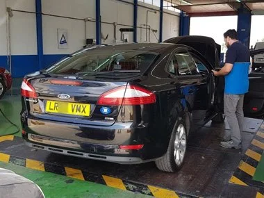 Ford Mondeo from Malaga region parked on weighscale with engineer at the start of it's ITV import test in Murcia - July 2018.