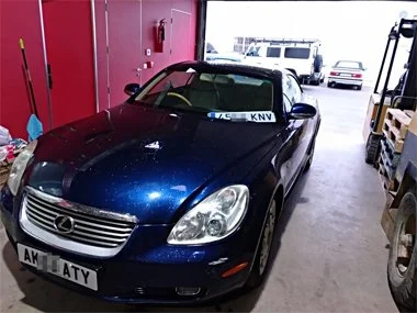 Lexus SC430 about to have new acrylic Spanish registration plates fitted at our workshop. We provide a choice of pressed metal plates or acrylic plates as part of the process and these are always included in our pricing - September 2018