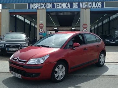 Citroen C4 SX from Malaga region passes ITV import test in Murcia. Our customer had already changed the headlights himself so we just supplied, rewired and fitted one rear lens to swap the fog light and reverse lights around to comply with Spanish re
