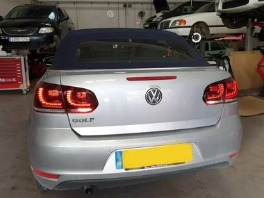 VW Golf has brand new original rear lights fitted at our workshop in Murcia. These lights were extremely difficult to source due to European stock shortage, but were fitted to the vehicle within minutes of them arriving with us. This car passed it's 