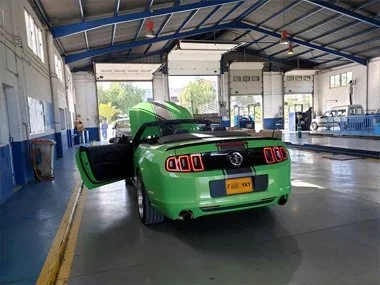 Ford Mustang on UK plates during import test in Lorca region. This client from Murcia purchased the vehicle with the intention of bringing it to Spain to enjoy some roof down action. We love this car but it's a difficult one to import and will requir