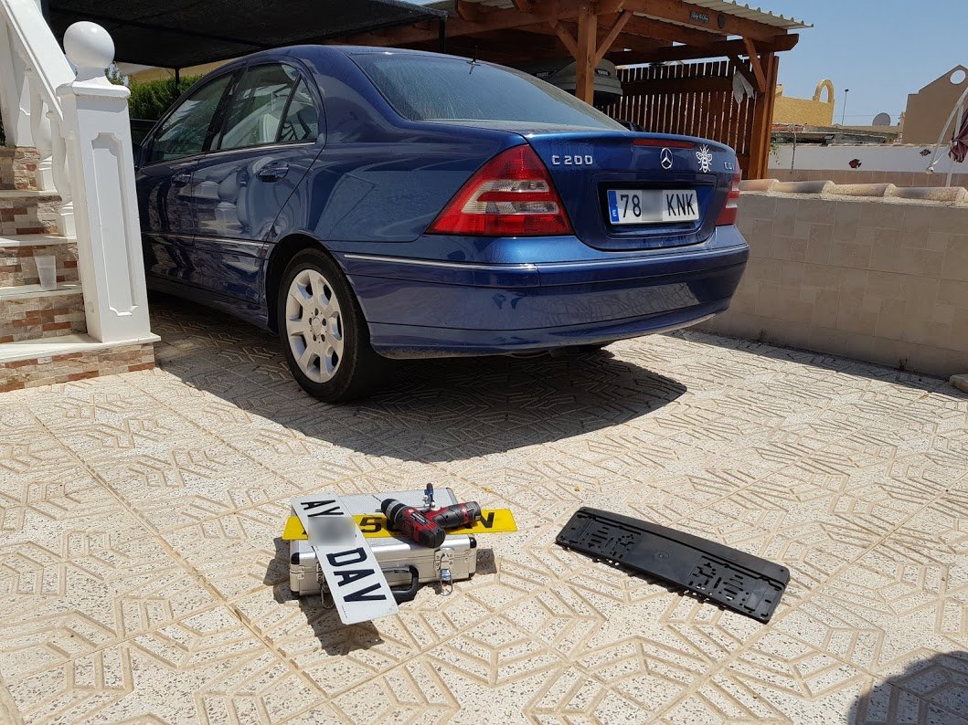 Mercedes C200K has new Spanish number plates fitted at customer's home in Mazarron, Spain. We changed headlights and serviced this vehicle prior to import test  - August 2018