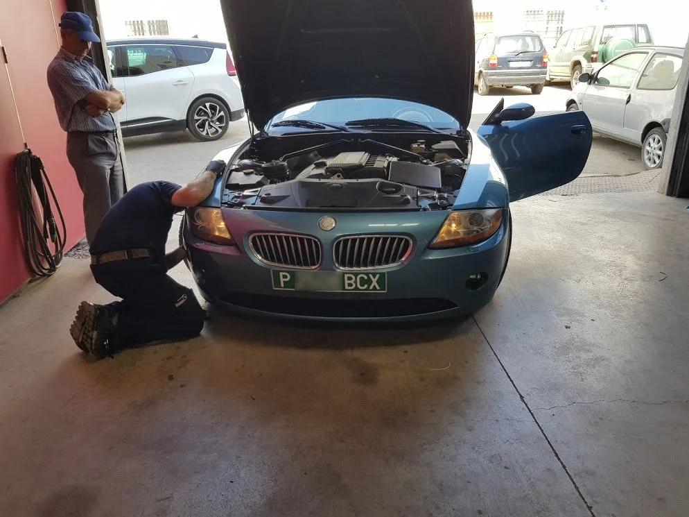 BMW Z4 previously registered in Switzerland and now on temporary import plates has new lightbulb fitted with our compliments - July 2018