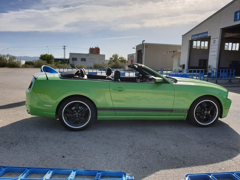 Ford Mustang on UK plates but previously imported from the USA is about to begin it's import test in Lorca. It's another difficult import for our team as the car is technically complicated from an import perspective, but we have a great client who pa