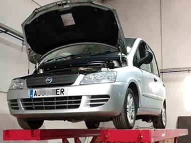 Fiat Multipla undergoes a complimentary pre import inspection just a few hours after arriving in Spain. The customer had the car sent direct to us from the UK and flew over to Murcia airport on the same day the car arrived. We collected him as soon a