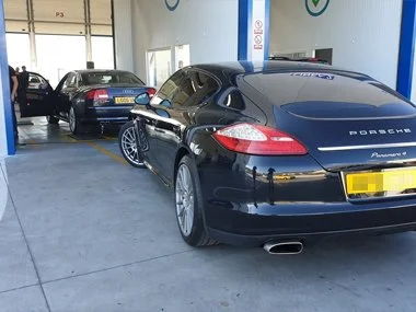 Import testing gets underway for Audi S8 whilst Porsche waits in line and is next to be tested. Both these vehicles have the same owners and will pass the stringent Spanish import tests first time, thanks to our thorough pre import inspections, carri