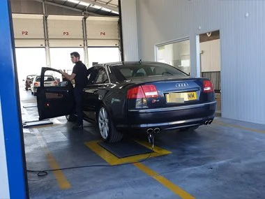 Audi S8 undergoes exhaust emissions testing as part of it's very strict import test in Lorca. This vehicle arrived in Spain just a few days earlier and has been thoroughly inspected at our own workshop in Murcia and will pass it's ITV import test wit