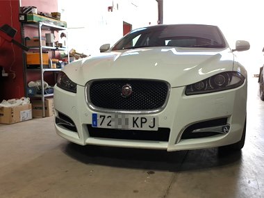 Jaguar XF has new plates fitted at our workshop in Murcia. We realigned headlights to flat beam pattern and carried out a free pre import check on this vehicle prior to import test as well as arranging retention of customer's private UK registration 