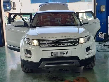 Left Hand Drive Range Rover Evoque from United Kingdom undergoes stringent checks during ITV import test in Murcia region. This vehicle wasn't a straightforward import and required specialist reports from our engineer working in conjunction with the 