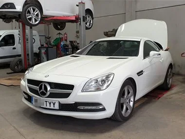 Mercedes SLK200 from Valencia region arrives at our workshop in Murcia and undergoes a free pre import inspection. We adjusted the headlights and supplied then rewired a brand new rear LED light unit for this vehicle prior to successful ITV import te