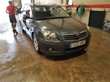 Toyota Avensis having a final polish before being re-delivered to customer in Malaga region - July 2018.