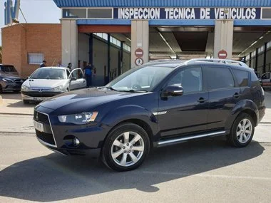 Mitsubishi Outlander passes test first time at our test centre in Murcia. We fitted brand new headlights to this vehicle as well as removing the tow bar which wil later be re-fitted and authorised for use with the vehicle as is legally required here 