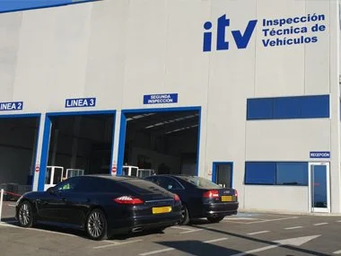 Porsche Panamera and Audi S8 arrive at ITV test centre ahead of their respective import tests. These vehicles arrived from the UK just a few days earlier and have already been fully inspected by our own workshop engineers to ensure they pass the impo